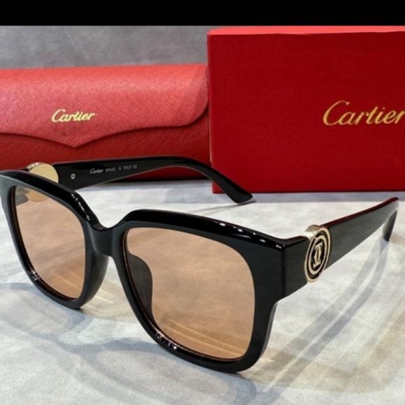 Meet your Posher, Lisa - Picture 2 of 2